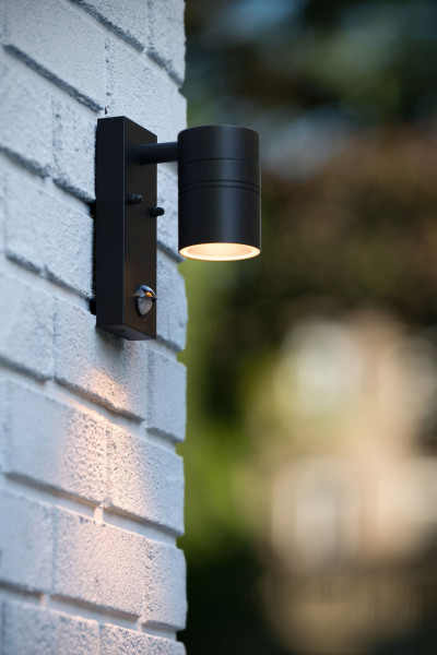 Kinkiet zewnętrzny z czujnikiem ruchu czarny ARNE-LED 1xGU10x5W IP44 Lucide 1017096