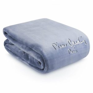 Koc polarowy Pierre Cardin CLARA1 niebieski 220×240 cm 1024589 Koc polarowy Pierre Cardin CLARA1 niebieski 220×240 cm 1024589